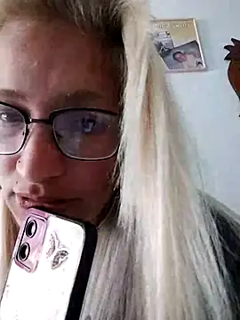 Snapshot of rusher27 chatting on 09-10-25, 04:29 rusher27 online show from 09-10-25, 04:29