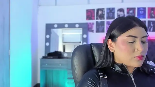 Snapshot of Tellme_Alexa chatting on 01-19-25, 08:09 Tellme Alexa online show from 01-19-25, 08:09