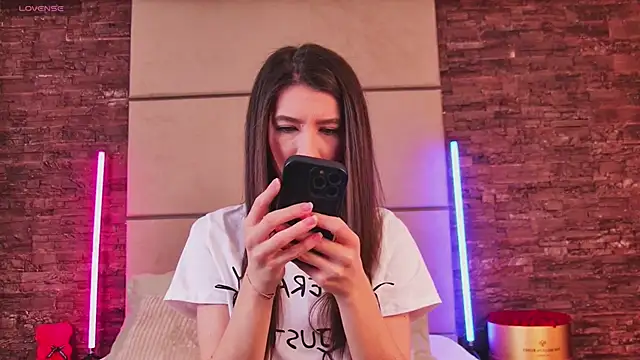 LunaWills  online show from 03-20-25, 04:51