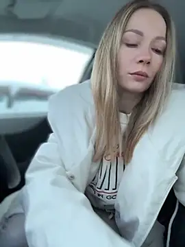 Snapshot of LavenderHot chatting on 12-21-25, 02:51 LavenderHot online show from 12-21-25, 02:51