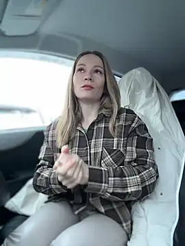 Snapshot of LavenderHot chatting on 12-23-25, 03:04 LavenderHot online show from 12-23-25, 03:04