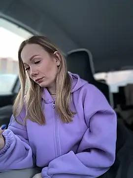 Snapshot of LavenderHot chatting on 01-09-26, 02:47 LavenderHot online show from 01-09-26, 02:47