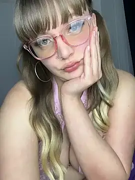 Snapshot of Lalalust69 chatting on 12-27-24, 08:35 Lalalust69 online show from 12-27-24, 08:35