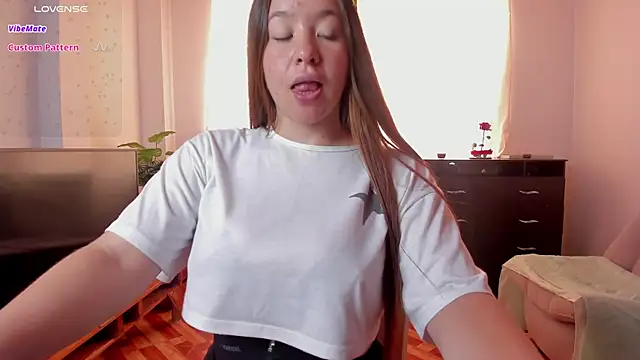 Snapshot of Simply_Zoe__ chatting on 02-26-25, 06:00 Simply Zoe online show from 02-26-25, 06:00