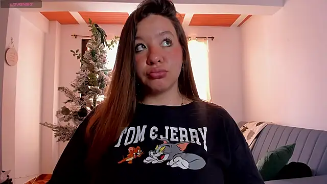 Snapshot of Simply_Zoe__ chatting on 12-16-25, 06:35 Simply Zoe online show from 12-16-25, 06:35