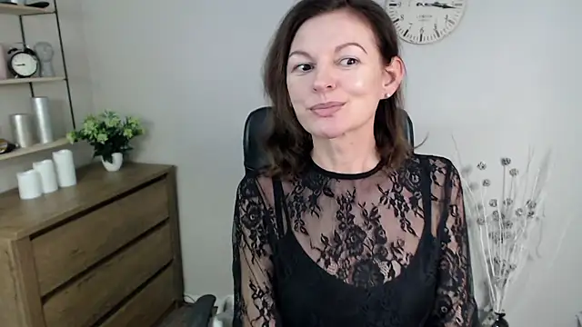 Snapshot of VivianWILD chatting on 01-03-25, 10:31 VivianWILD online show from 01-03-25, 10:31