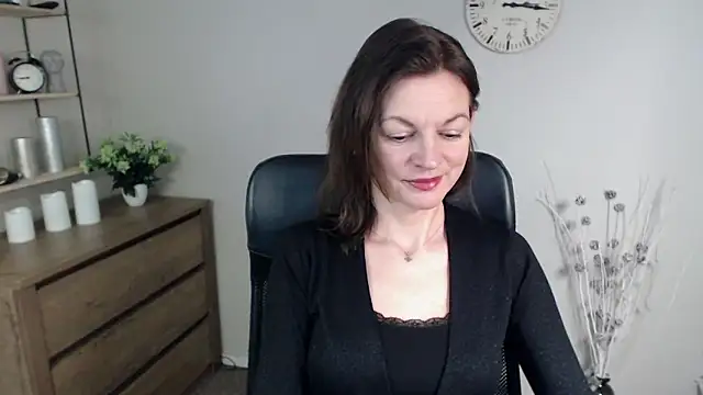 Snapshot of VivianWILD chatting on 01-09-25, 06:48 VivianWILD online show from 01-09-25, 06:48