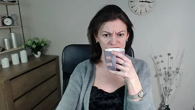 Snapshot of VivianWILD chatting on 01-10-25, 06:53 VivianWILD online show from 01-10-25, 06:53