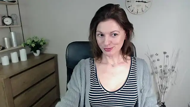 Snapshot of VivianWILD chatting on 01-11-25, 07:39 VivianWILD online show from 01-11-25, 07:39