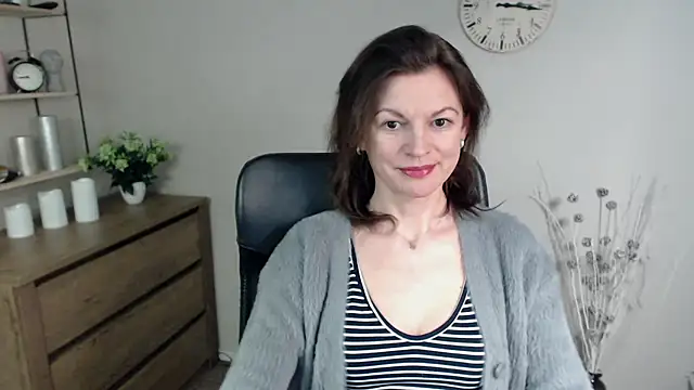 Snapshot of VivianWILD chatting on 01-11-25, 10:51 VivianWILD online show from 01-11-25, 10:51