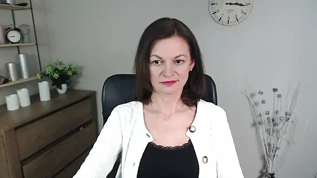 Snapshot of VivianWILD chatting on 01-16-25, 10:21 VivianWILD online show from 01-16-25, 10:21