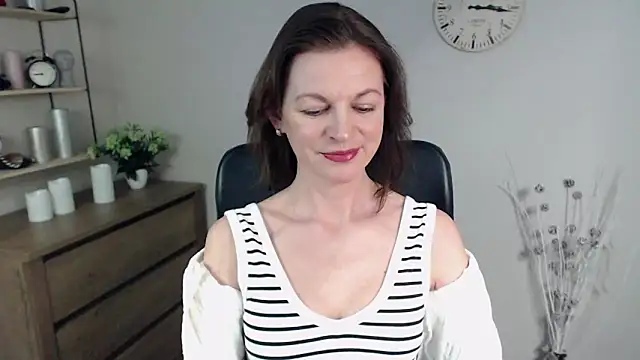 Snapshot of VivianWILD chatting on 01-17-25, 09:49 VivianWILD online show from 01-17-25, 09:49