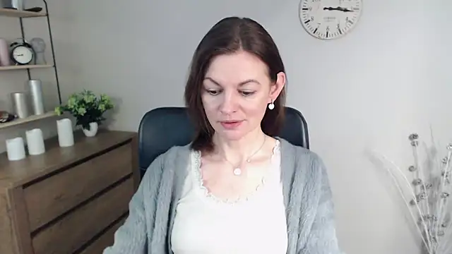 Snapshot of VivianWILD chatting on 01-21-25, 06:54 VivianWILD online show from 01-21-25, 06:54