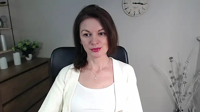 Snapshot of VivianWILD chatting on 01-22-25, 06:52 VivianWILD online show from 01-22-25, 06:52