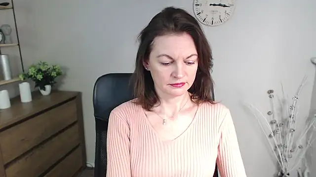 Snapshot of VivianWILD chatting on 01-24-25, 06:46 VivianWILD online show from 01-24-25, 06:46