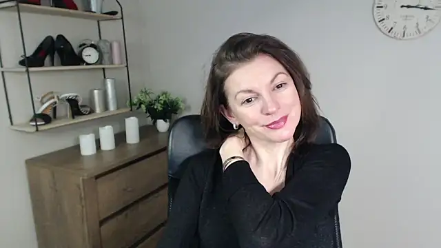 Snapshot of VivianWILD chatting on 01-28-25, 10:34 VivianWILD online show from 01-28-25, 10:34