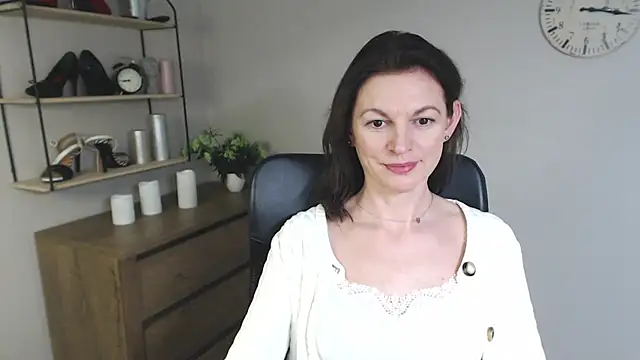 Snapshot of VivianWILD chatting on 01-31-25, 06:03 VivianWILD online show from 01-31-25, 06:03