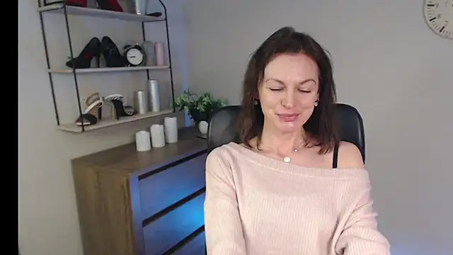 Snapshot of VivianWILD chatting on 02-20-25, 07:01 VivianWILD online show from 02-20-25, 07:01