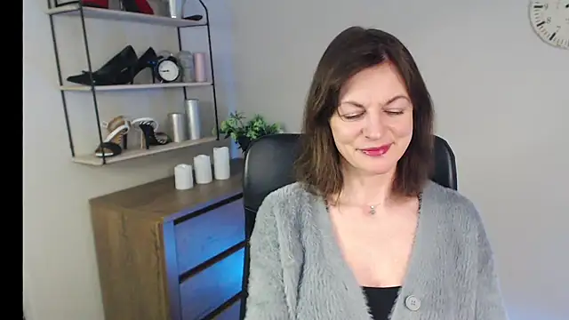 Snapshot of VivianWILD chatting on 02-21-25, 11:01 VivianWILD online show from 02-21-25, 11:01