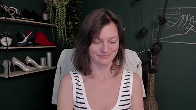 Snapshot of VivianWILD chatting on 03-11-25, 01:23 VivianWILD online show from 03-11-25, 01:23