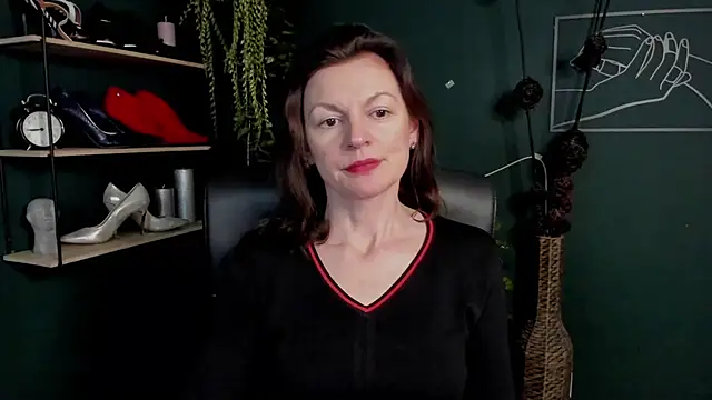 Snapshot of VivianWILD chatting on 03-12-25, 10:16 VivianWILD online show from 03-12-25, 10:16