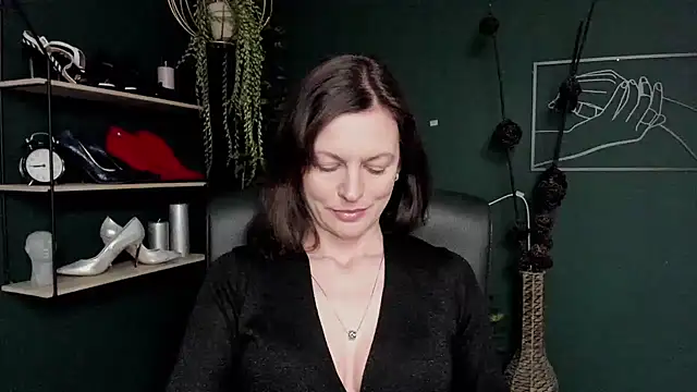 Snapshot of VivianWILD chatting on 03-14-25, 10:18 VivianWILD online show from 03-14-25, 10:18