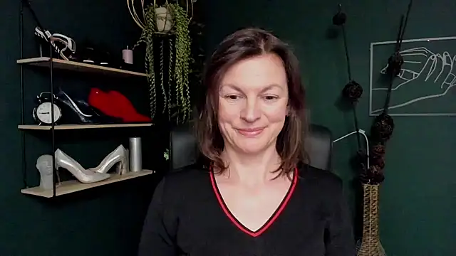 Snapshot of VivianWILD chatting on 03-17-25, 03:40 VivianWILD online show from 03-17-25, 03:40