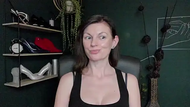 Snapshot of VivianWILD chatting on 03-18-25, 01:31 VivianWILD online show from 03-18-25, 01:31