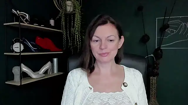 Snapshot of VivianWILD chatting on 03-19-25, 06:57 VivianWILD online show from 03-19-25, 06:57