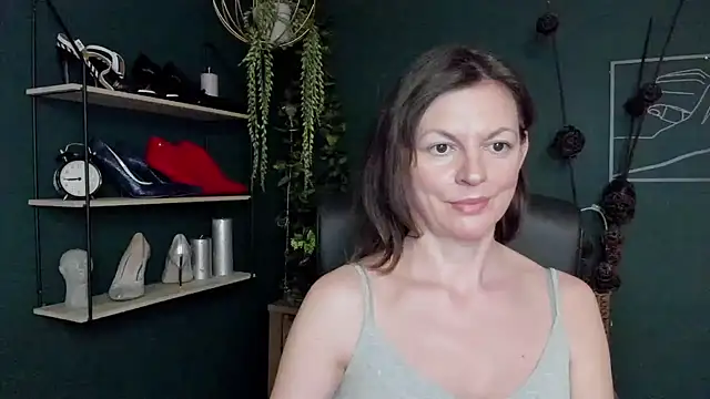 Snapshot of VivianWILD chatting on 03-20-25, 10:43 VivianWILD online show from 03-20-25, 10:43