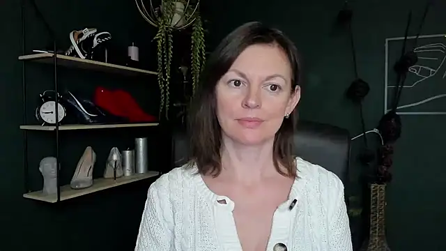 Snapshot of VivianWILD chatting on 03-21-25, 04:18 VivianWILD online show from 03-21-25, 04:18