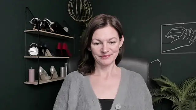 Snapshot of VivianWILD chatting on 10-28-25, 07:45 VivianWILD online show from 10-28-25, 07:45