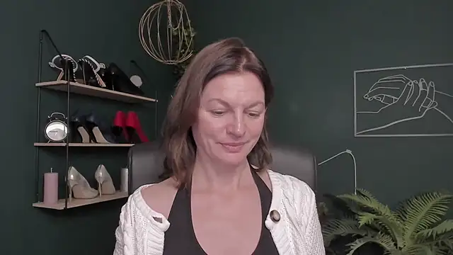 Snapshot of VivianWILD chatting on 11-10-25, 07:46 VivianWILD online show from 11-10-25, 07:46