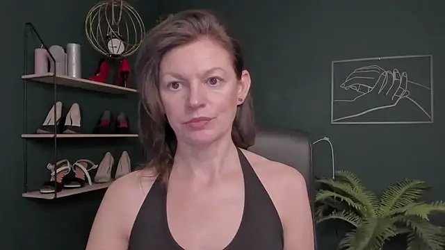 Snapshot of VivianWILD chatting on 11-11-25, 12:16 VivianWILD online show from 11-11-25, 12:16