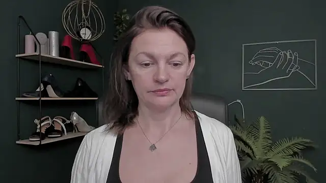 Snapshot of VivianWILD chatting on 11-14-25, 08:13 VivianWILD online show from 11-14-25, 08:13