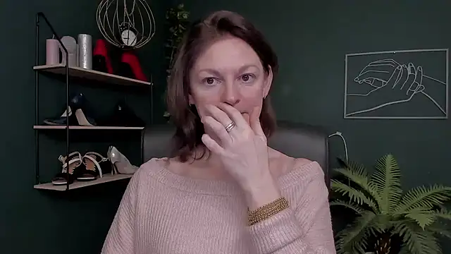 Snapshot of VivianWILD chatting on 11-20-25, 06:46 VivianWILD online show from 11-20-25, 06:46