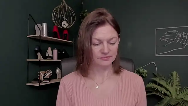 Snapshot of VivianWILD chatting on 12-02-25, 06:41 VivianWILD online show from 12-02-25, 06:41