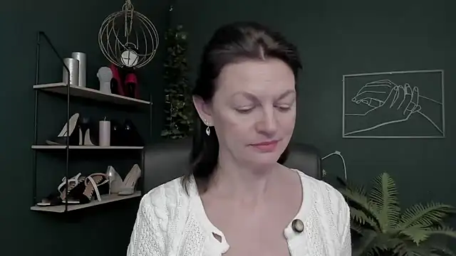 VivianWILD online show from 12-18-25, 06:52