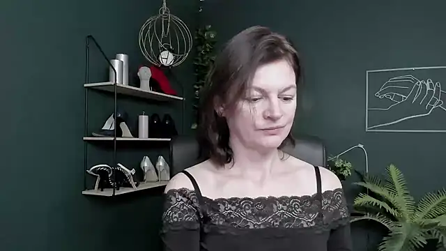 VivianWILD online show from 04-15-26, 05:58