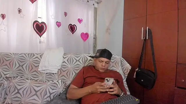 Snapshot of loreth_J chatting on 09-15-25, 05:24 loreth J online show from 09-15-25, 05:24