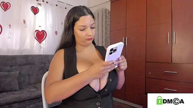 Snapshot of loreth_J chatting on 09-27-25, 04:34 loreth J online show from 09-27-25, 04:34