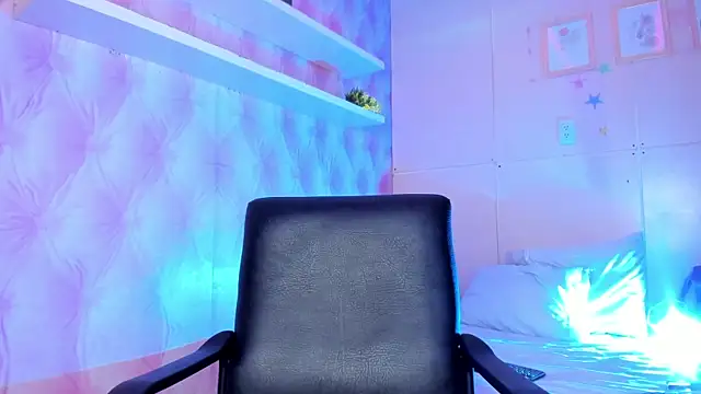 Snapshot of Hilary-banks chatting on 01-22-25, 07:57 Hilary-banks online show from 01-22-25, 07:57