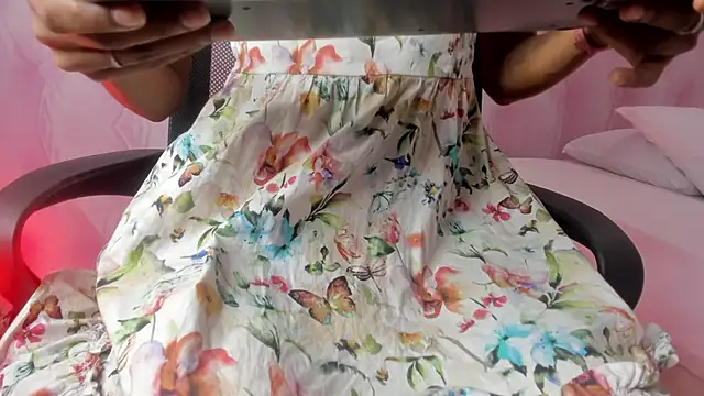 Snapshot of Hilary-banks chatting on 01-31-25, 04:03 Hilary-banks online show from 01-31-25, 04:03