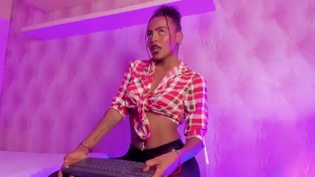 Snapshot of Hilary-banks chatting on 03-07-25, 06:35 Hilary-banks online show from 03-07-25, 06:35