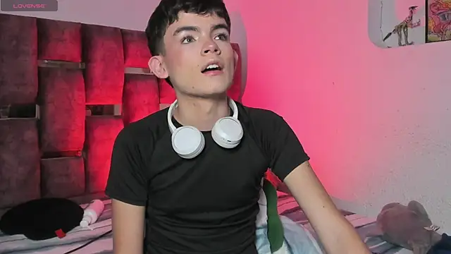 Snapshot of Angelo_018 chatting on 01-04-25, 05:48 Angelo 018 online show from 01-04-25, 05:48