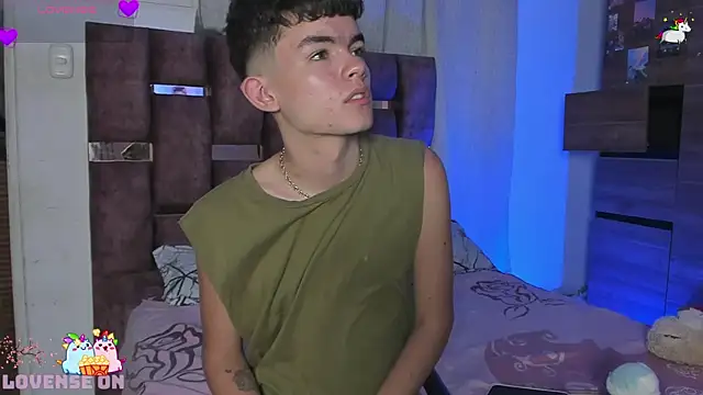 Snapshot of Angelo_018 chatting on 01-25-25, 10:28 Angelo 018 online show from 01-25-25, 10:28