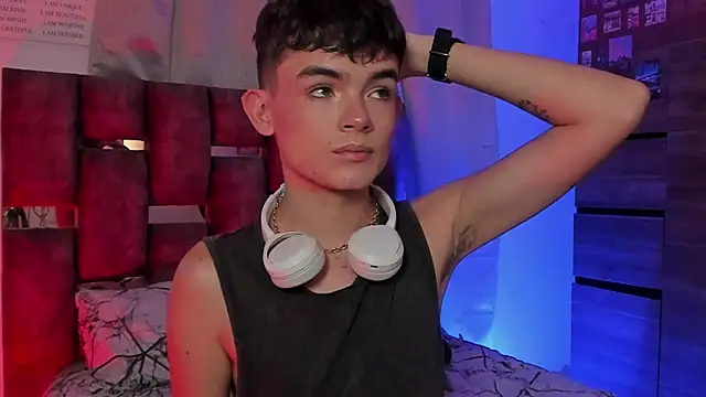 Snapshot of Angelo_018 chatting on 02-08-25, 05:40 Angelo 018 online show from 02-08-25, 05:40