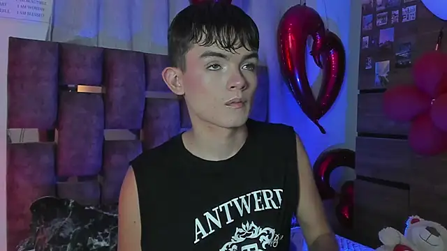 Snapshot of Angelo_018 chatting on 02-20-25, 06:28 Angelo 018 online show from 02-20-25, 06:28