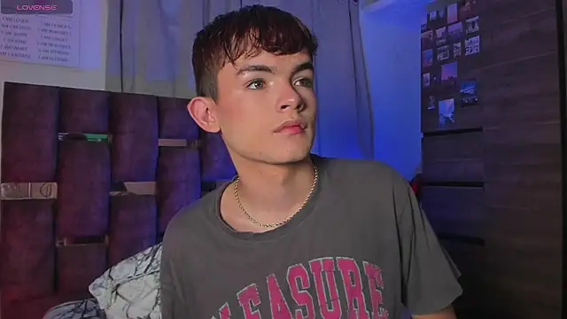 Snapshot of Angelo_018 chatting on 03-23-25, 07:20 Angelo 018 online show from 03-23-25, 07:20