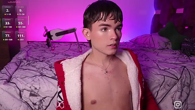 Snapshot of Angelo_018 chatting on 10-14-25, 06:58 Angelo 018 online show from 10-14-25, 06:58